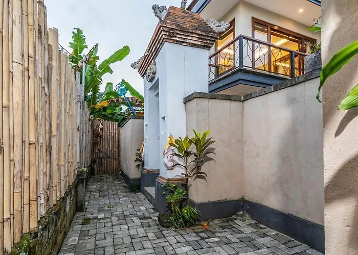 2br Walking Distance To Bambu Indah Villa *