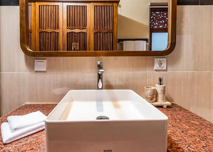 2br Walking Distance To Bambu Indah Villa *