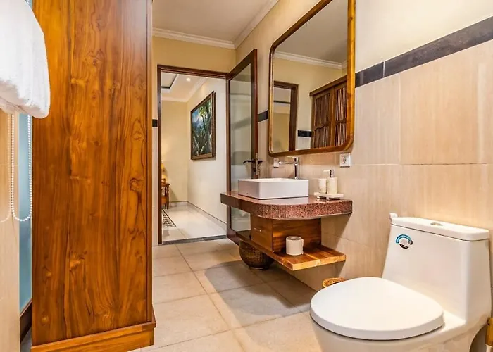 2br Walking Distance To Bambu Indah Villa *